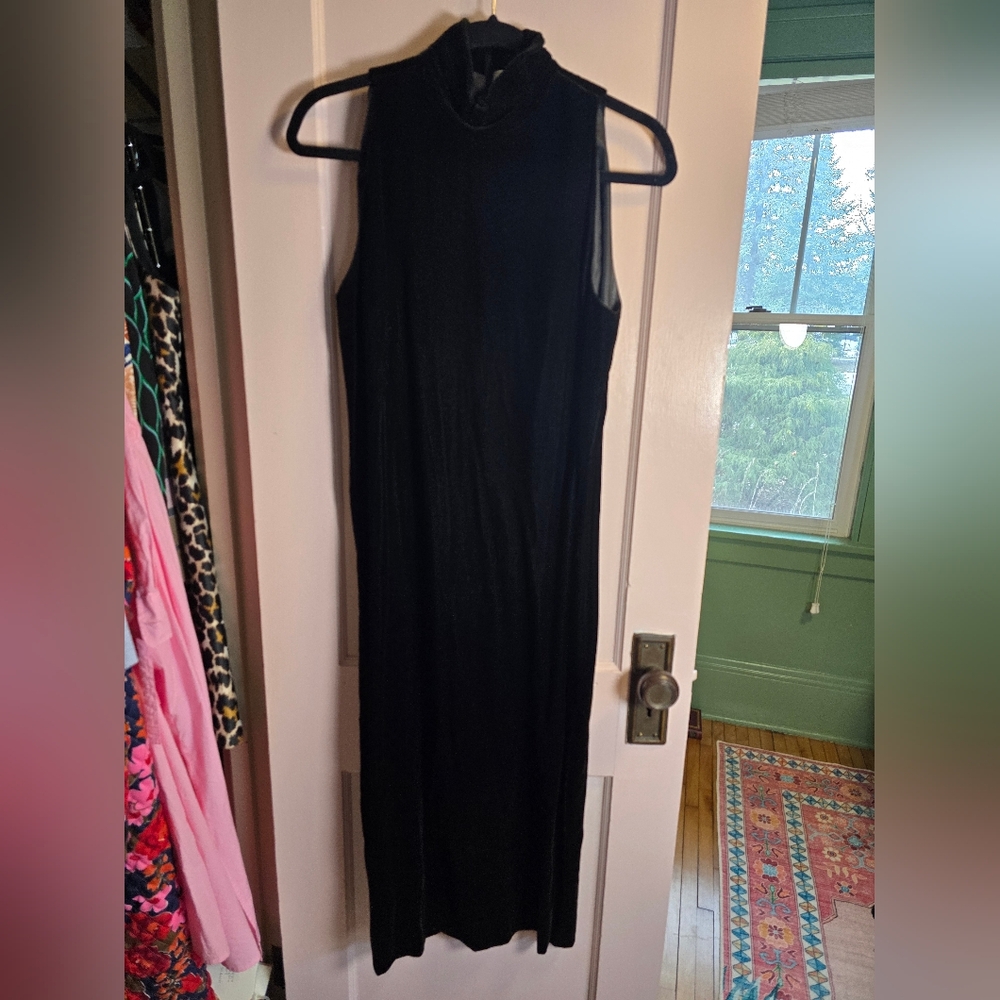 Vintage Saks Fifth Avenue Le Crillon Black Velvet Sleeveless Dress Size Small